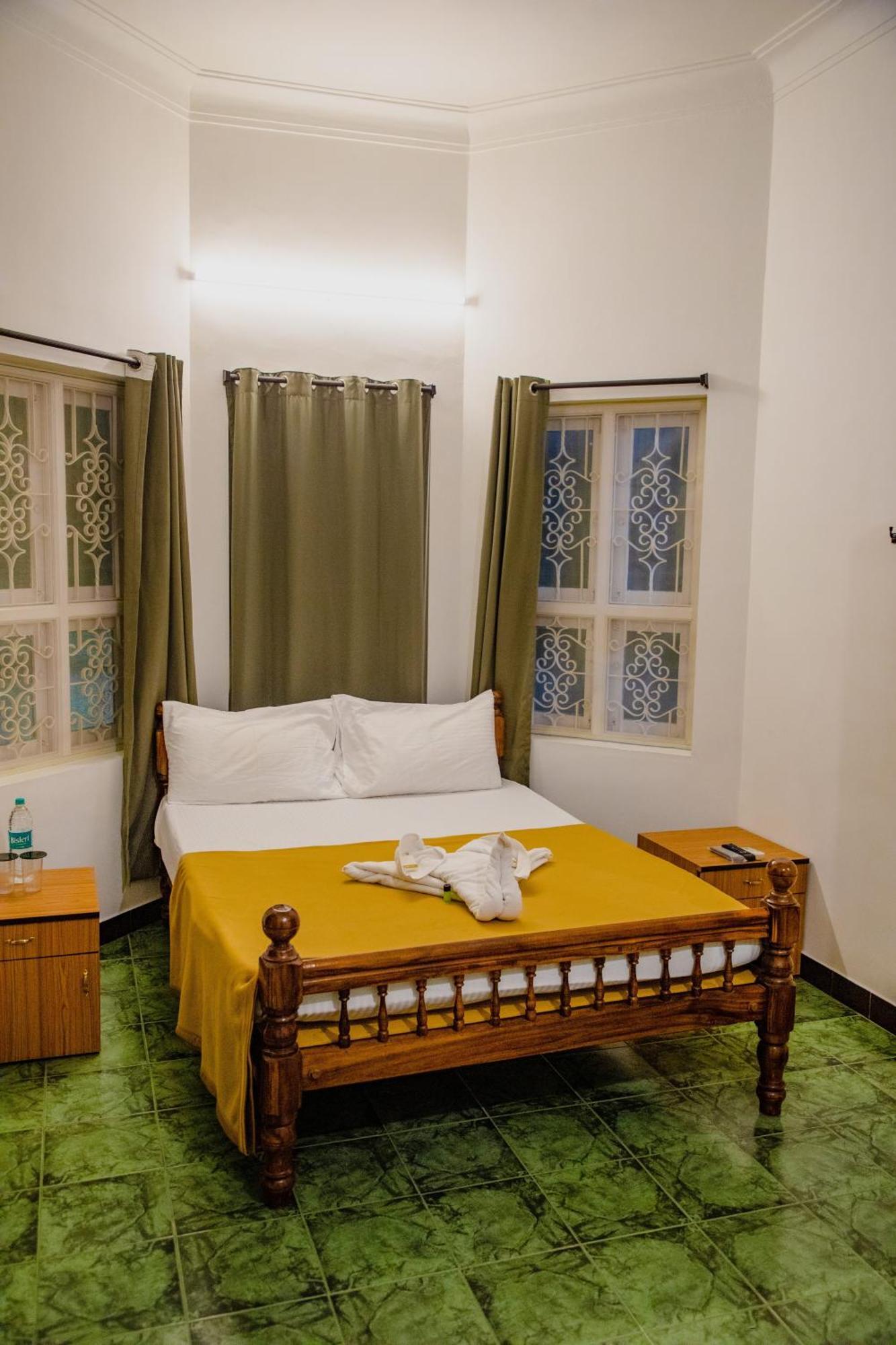 Maison Blanche Near Rock Beach Hotel Puducherry Eksteriør billede